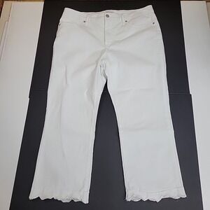 Crown & Ivy Jeans  Womens Size 14 White Boot Cut Scalaped Hem High Rise Cropped